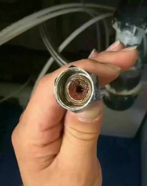 净水器能为身体拦截什么？看看换下的滤芯就知道，你在拿身体开玩笑！(图5)